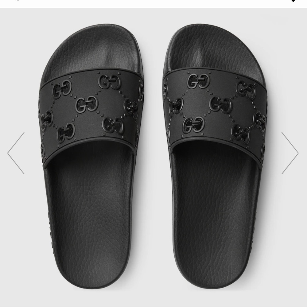 Women’s Gucci black rubber GG slides size 40 (10)